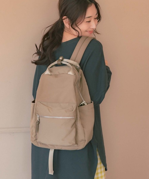 LEPSIM(レプシィム)の「撥水スクエアリュック 266595(バックパック/リュック・レディース・ブラック/ベージュ・FREE)」の1枚目の写真