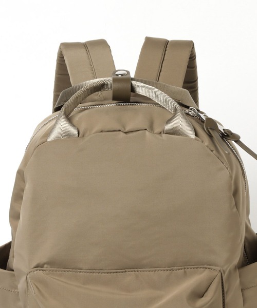 LEPSIM(レプシィム)の「撥水スクエアリュック 266595(バックパック/リュック・レディース・ブラック/ベージュ・FREE)」の10枚目の写真