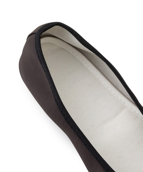 SALON adam et rope'（サロン アダム エ ロペ）の「フラットチャイナシューズ（パンプス・レディース・ブラック/イエロー/ライトグリーン・38/39/37）」の11枚目の写真