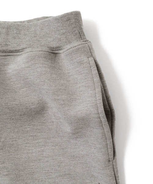 GLAZOS（グラソス）の「[ワイドテーパード]ダンボールニット・エンボスロゴパンツ【セットアップ対応】（スウェットパンツ・キッズ・ブラック/ライム/グレー・140cm/160cm/150cm/130cm/170cm）」の8枚目の写真