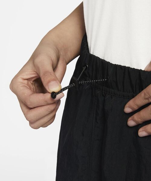 NIKE(ナイキ)の「ナイキ スポーツウェア エッセンシャル ウィメンズ ウーブン ハイライズ スカート / Nike Sportswear Essential Women's Woven High-Rise Skirt(スカート・レディース・ブラック・S/M/L/2XL/XL/XS)」の3枚目の写真