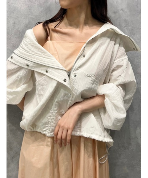 SNIDEL（スナイデル）の「ライトボリュームブルゾン（その他アウター・レディース・ホワイト/ライトベージュ/コーラルピンク・FREE）」の4枚目の写真