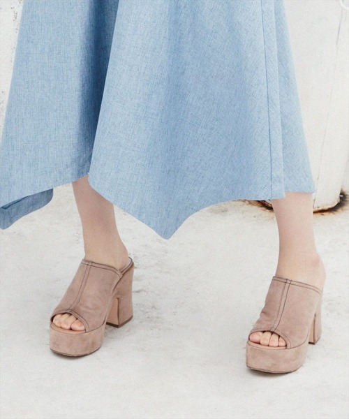 REDYAZEL（レディアゼル）の「配色ステッチスエードミュールサンダル（サンダル・レディース・ベージュ/グリーン/ブラック・SMALL/MEDIUM/LARGE）」の3枚目の写真