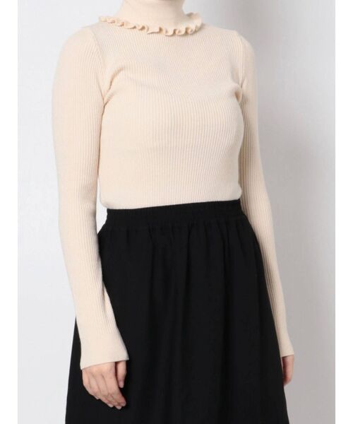 merry jenny（メリージェニー）の「frillリブタートルニット（ニット/セーター・レディース・アイボリー/ブラック/グリーン/ライトブルー/ベージュ・FREE）」の2枚目の写真