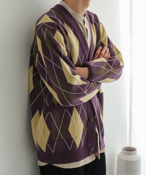 SENSE OF PLACE by URBAN RESEARCH（センスオブプレイスバイアーバンリサーチ）の「『ユニセックス』アーガイルVネックカーディガン（カーディガン/ボレロ・メンズ・ブラック/グリーン/パープル・MEDIUM/LARGE）」の4枚目の写真