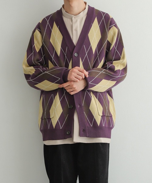 SENSE OF PLACE by URBAN RESEARCH（センスオブプレイスバイアーバンリサーチ）の「『ユニセックス』アーガイルVネックカーディガン（カーディガン/ボレロ・メンズ・ブラック/グリーン/パープル・MEDIUM/LARGE）」の8枚目の写真