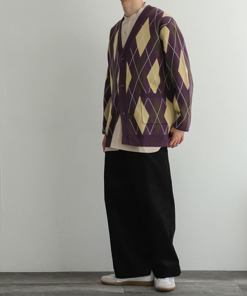 SENSE OF PLACE by URBAN RESEARCH（センスオブプレイスバイアーバンリサーチ）の「『ユニセックス』アーガイルVネックカーディガン（カーディガン/ボレロ・メンズ・ブラック/グリーン/パープル・MEDIUM/LARGE）」の10枚目の写真