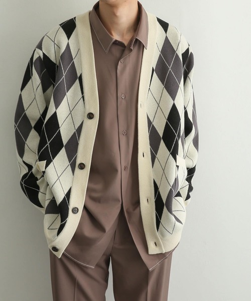 SENSE OF PLACE by URBAN RESEARCH（センスオブプレイスバイアーバンリサーチ）の「『ユニセックス』アーガイルVネックカーディガン（カーディガン/ボレロ・メンズ・ブラック/グリーン/パープル・MEDIUM/LARGE）」の20枚目の写真