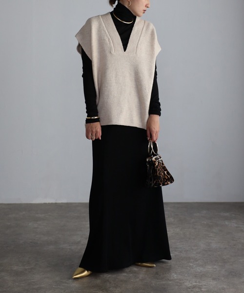 Bonjour Sagan（ボンジュールサガン）の「ディープVネックニットベスト