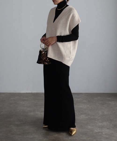 Bonjour Sagan(ボンジュールサガン)の「ディープVネックニットベスト(ベスト・レディース・ライトグレー/ブラック/アイボリー/モカ・FREE)」の21枚目の写真