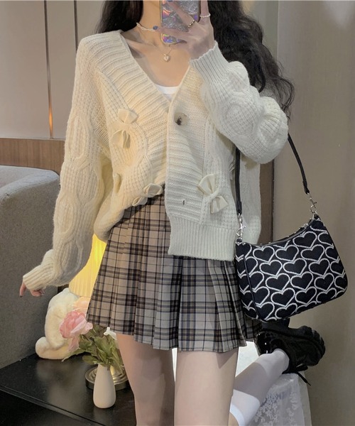 LOPASS(ロパス)の「Vネック蝶結びショート丈カーディガン(カーディガン/ボレロ・レディース・レッド/ブラック/ブルー/グリーン/ホワイト/ピンク/アイボリー/パープル・M)」の1枚目の写真