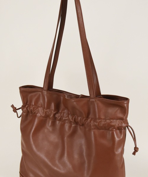 styiro（スタイロ）の「ドロスト エコレザー 巾着 トートバッグ（トートバッグ・レディース・ブラウン/ブラック/アイボリー・FREE）」の7枚目の写真