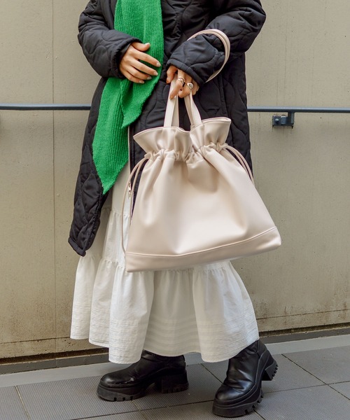 styiro（スタイロ）の「ドロスト エコレザー 巾着 トートバッグ（トートバッグ・レディース・ブラウン/ブラック/アイボリー・FREE）」の16枚目の写真