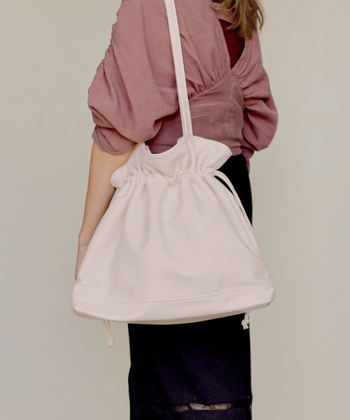 styiro（スタイロ）の「ドロスト エコレザー 巾着 トートバッグ（トートバッグ・レディース・ブラウン/ブラック/アイボリー・FREE）」の15枚目の写真