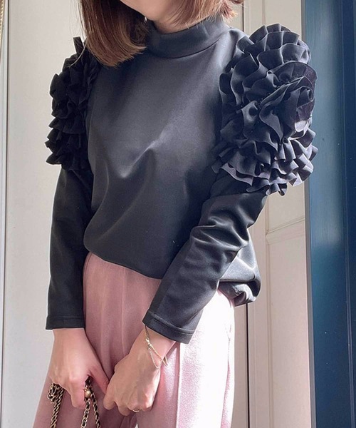 M y u（ミュー）の「フラワー スリーブ プルオーバー（Tシャツ/カットソー・レディース・ホワイト/ブラック・FREE）」の2枚目の写真