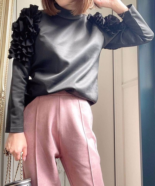 M y u（ミュー）の「フラワー スリーブ プルオーバー（Tシャツ/カットソー・レディース・ホワイト/ブラック・FREE）」の3枚目の写真