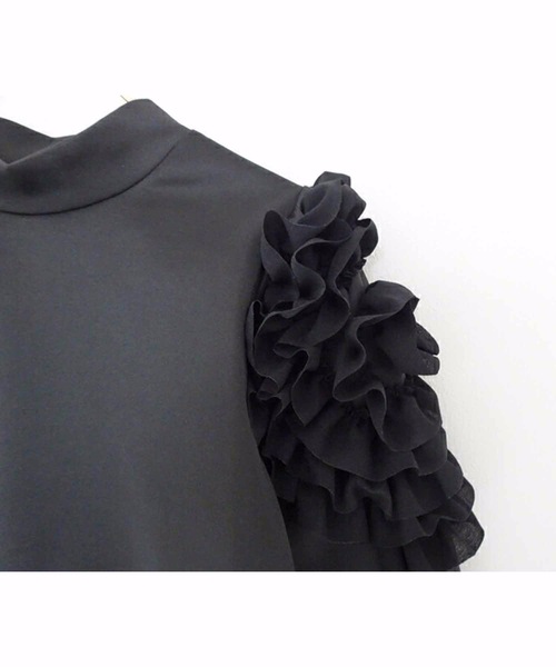 M y u（ミュー）の「フラワー スリーブ プルオーバー（Tシャツ/カットソー・レディース・ホワイト/ブラック・FREE）」の7枚目の写真