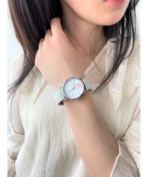 Three Four Time（ｽﾘｰﾌｫｰﾀｲﾑ）の「カラフルジャバラウォッチ　/　時計（アナログ腕時計・レディース・グレー/ブラック・FREE）」の6枚目の写真