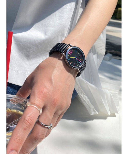 Three Four Time（ｽﾘｰﾌｫｰﾀｲﾑ）の「カラフルジャバラウォッチ　/　時計（アナログ腕時計・レディース・グレー/ブラック・FREE）」の9枚目の写真