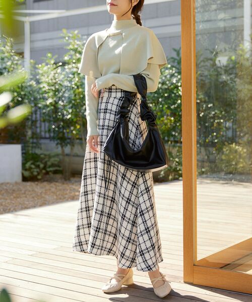 MAJESTIC LEGON(マジェスティックレゴン)の「レディギャザーストラップパンプス(パンプス・レディース・ブラック/アイボリー・X-LARGE/SMALL/MEDIUM/LARGE)」の11枚目の写真