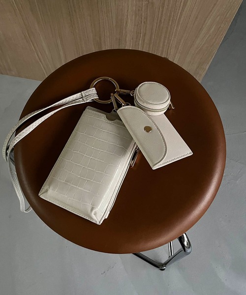 CAPRICIEUX LE'MAGE（カプリシューレマージュ）の「多機能スマホショルダー（ショルダーバッグ・レディース・グレイッシュベージュ/アイボリー/ブラック・FREE）」の4枚目の写真