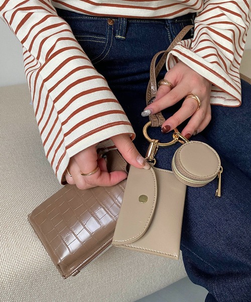 CAPRICIEUX LE'MAGE（カプリシューレマージュ）の「多機能スマホショルダー（ショルダーバッグ・レディース・グレイッシュベージュ/アイボリー/ブラック・FREE）」の16枚目の写真