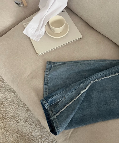 by muni:r（バイ ムニール）の「【お気に入り登録数5.3万突破！】サイドフリンジスリットパンツ（デニムパンツ・レディース・ブルー/ライトブルー・SMALL/MEDIUM）」の11枚目の写真