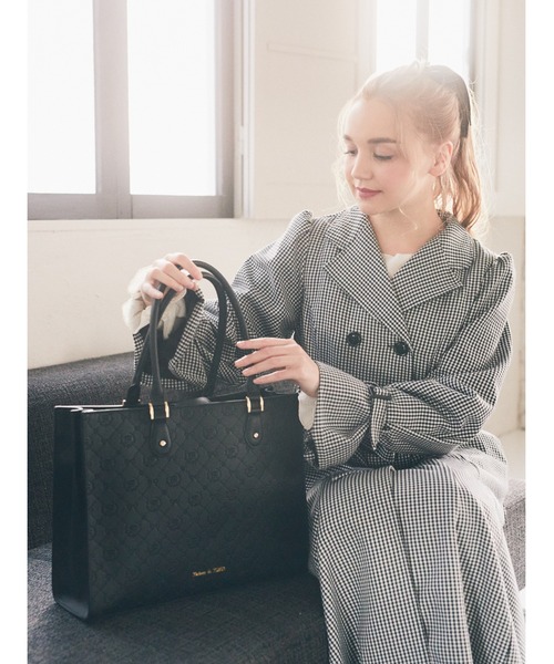 Maison de FLEUR（メゾンドフルール）の「モノグラムスクエアトート