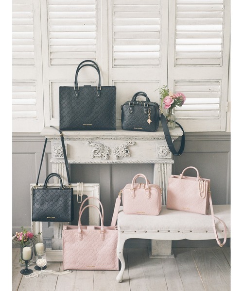 Maison de FLEUR（メゾンドフルール）の「モノグラムスクエア