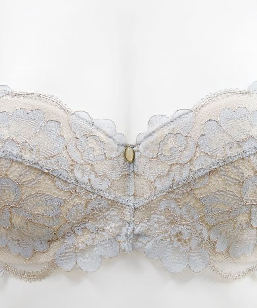 ANNEBRA(アンブラ)の「Classic デコルテメイクブラジャー(ブラジャー・レディース・ライトブルー/ワインレッド・E80/D80/C80/C75/E70/G75/G70/F75/D70/B70/F70/D75/E75/C70/B75)」の10枚目の写真