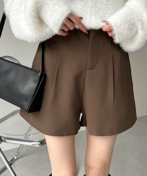 Ada.(エイダ)の「【360度 大人カワイイ】 通年で活躍するトレンドアイテム♪ タック ハイウエスト ポケット付き ベーシック ショートパンツ(その他パンツ・レディース・ブラック/モカ/アイボリー/グレー/ベージュ/ライトグリーン/ピンク/カーキ/ネイビー/ライトベージュ/ライトブルー・S/M/L/XL)」の4枚目の写真