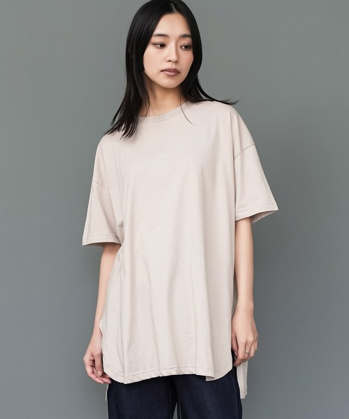 mili an deni(ミリアンデニ)の「サイドスリット裾ラウンドTシャツ(Tシャツ/カットソー・レディース・ライトグレー/アッシュグレー/ブラック/サックスブルー/オフホワイト/ベージュ/ネイビー/キャメル/サーモンピンク・L/M)」の5枚目の写真