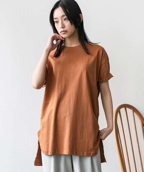 mili an deni(ミリアンデニ)の「サイドスリット裾ラウンドTシャツ(Tシャツ/カットソー・レディース・ライトグレー/アッシュグレー/ブラック/サックスブルー/オフホワイト/ベージュ/ネイビー/キャメル/サーモンピンク・L/M)」の8枚目の写真