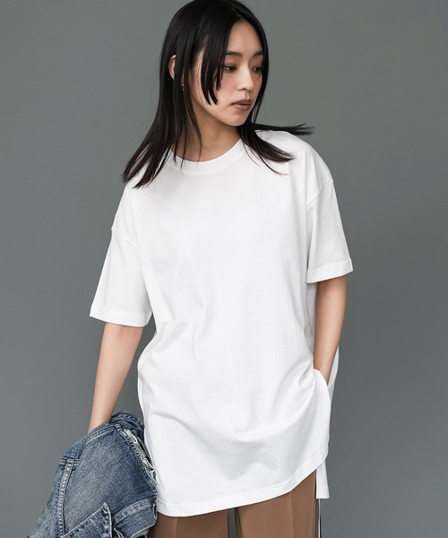 mili an deni(ミリアンデニ)の「サイドスリット裾ラウンドTシャツ(Tシャツ/カットソー・レディース・ライトグレー/アッシュグレー/ブラック/サックスブルー/オフホワイト/ベージュ/ネイビー/キャメル/サーモンピンク・L/M)」の1枚目の写真