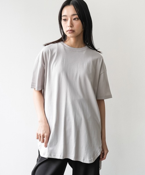 mili an deni(ミリアンデニ)の「サイドスリット裾ラウンドTシャツ(Tシャツ/カットソー・レディース・ライトグレー/アッシュグレー/ブラック/サックスブルー/オフホワイト/ベージュ/ネイビー/キャメル/サーモンピンク・L/M)」の3枚目の写真