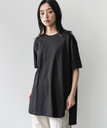 サイドスリット裾ラウンドTシャツ