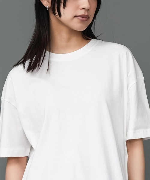 mili an deni(ミリアンデニ)の「サイドスリット裾ラウンドTシャツ(Tシャツ/カットソー・レディース・ライトグレー/アッシュグレー/ブラック/サックスブルー/オフホワイト/ベージュ/ネイビー/キャメル/サーモンピンク・L/M)」の20枚目の写真