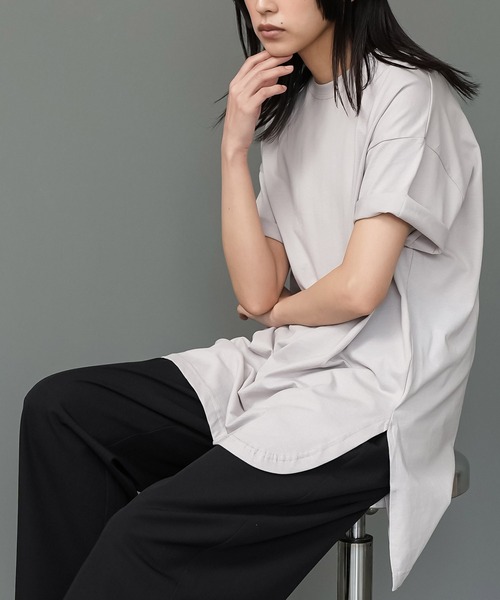 mili an deni(ミリアンデニ)の「サイドスリット裾ラウンドTシャツ(Tシャツ/カットソー・レディース・ライトグレー/アッシュグレー/ブラック/サックスブルー/オフホワイト/ベージュ/ネイビー/キャメル/サーモンピンク・L/M)」の19枚目の写真