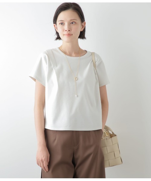 NEWYORKER(ニューヨーカー)の「【接触冷感】コットンポンチ ショルダータックプルオーバー(Tシャツ/カットソー・レディース・アイボリー/ブラック・M/L)」の2枚目の写真