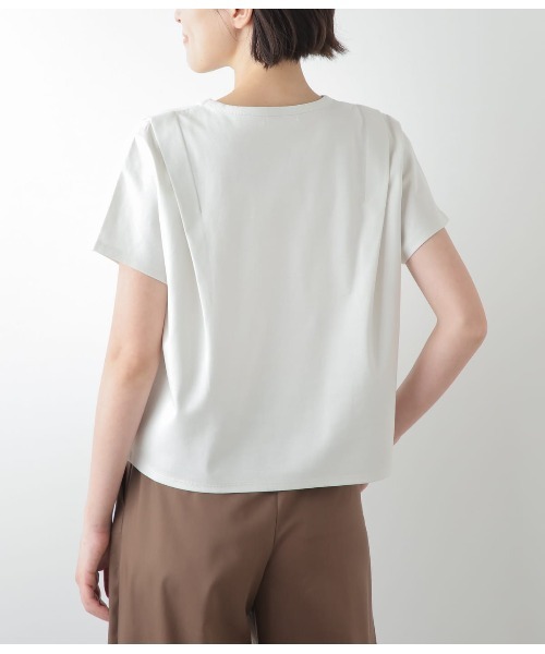 NEWYORKER(ニューヨーカー)の「【接触冷感】コットンポンチ ショルダータックプルオーバー(Tシャツ/カットソー・レディース・アイボリー/ブラック・M/L)」の5枚目の写真