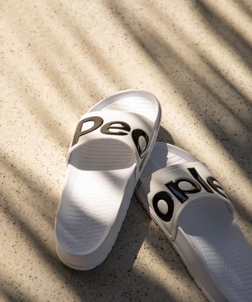 People Footwear（ピープルフットウェア）の「People Footwear （ピープルフットウェア）/スライドサンダル【LENNON SLIDE】（サンダル・メンズ・ブラック/ピンク/ブラック系その他/ゴールド/ネイビー×ホワイト/ライトグリーン/ホワイト/パープル・11/8/10/4/6/12/5/9/7/3）」の4枚目の写真