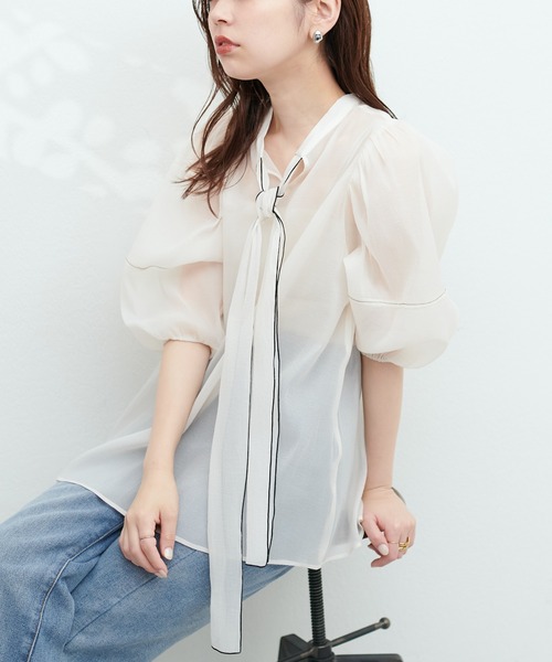 natural couture(ナチュラルクチュール)の「osono配色シアーボータイブラウス(シャツ/ブラウス・レディース・グリーン/サックスブルー/ブラック/オフホワイト・FREE)」の2枚目の写真