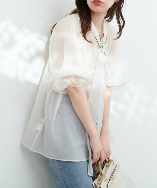 natural couture(ナチュラルクチュール)の「osono配色シアーボータイブラウス(シャツ/ブラウス・レディース・グリーン/サックスブルー/ブラック/オフホワイト・FREE)」の5枚目の写真