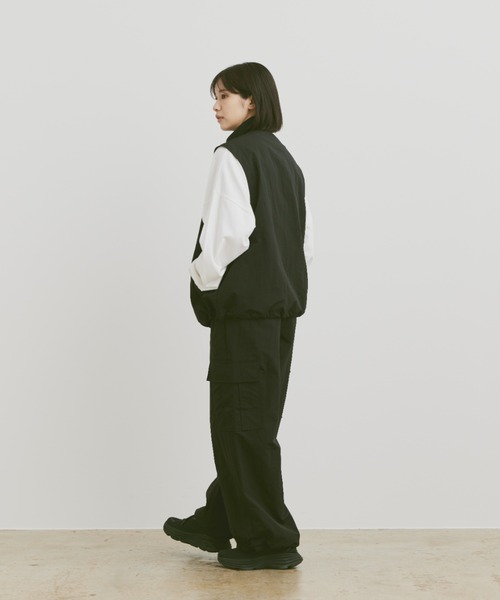 flaner（フラネ）の「Loose military nylon cargo pants / ルーズミリタリーナイロンカーゴパンツ（カーゴパンツ・レディース・チャコールグレー/ベージュ/ブラック・MEDIUM/LARGE/SMALL）」の15枚目の写真