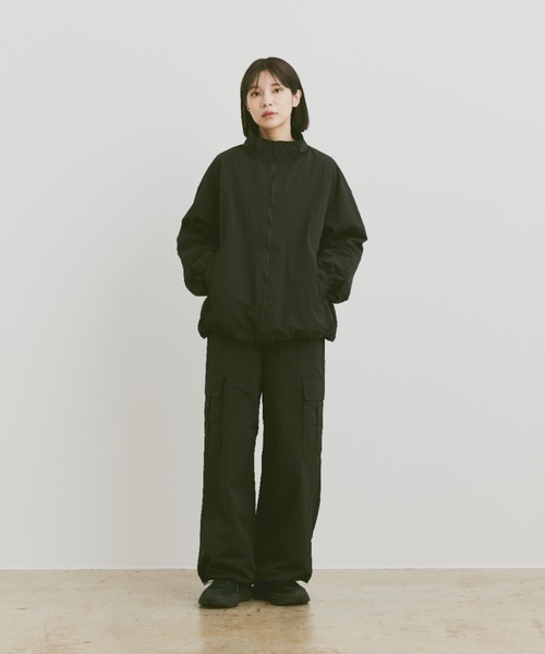 flaner（フラネ）の「Loose military nylon cargo pants / ルーズミリタリーナイロンカーゴパンツ（カーゴパンツ・レディース・チャコールグレー/ベージュ/ブラック・MEDIUM/LARGE/SMALL）」の16枚目の写真