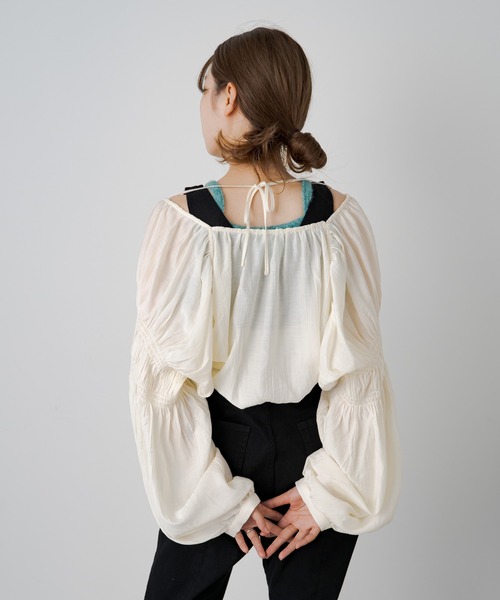 Kastane（カスタネ）の「シャーリングボレロ（カーディガン/ボレロ・レディース・グレー/アイボリー/ブラック・FREE）」の4枚目の写真