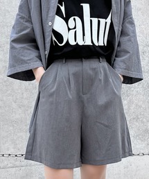 タックショートパンツ