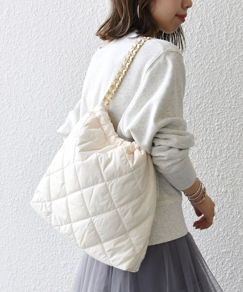 SHIPS any(シップス エニィ)の「SHIPS any: ポーチ付き キルティング チェーン トート バッグ(トートバッグ・レディース・ナチュラル/ブラック/カーキ/グレー・ONE SIZE)」の10枚目の写真