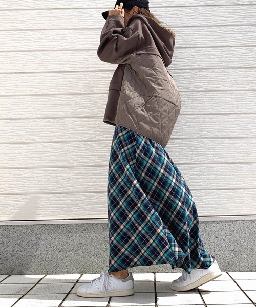 Q（キュー）の「キルトコンビパーカー（パーカー・レディース・ブラック/グレイッシュベージュ・MEDIUM）」の9枚目の写真