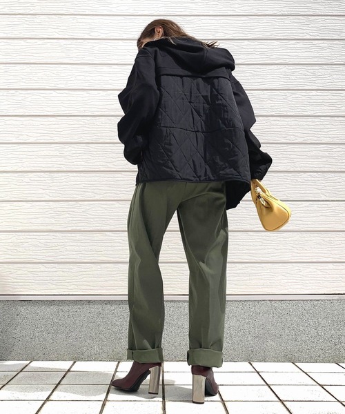 Q（キュー）の「キルトコンビパーカー（パーカー・レディース・ブラック/グレイッシュベージュ・MEDIUM）」の12枚目の写真